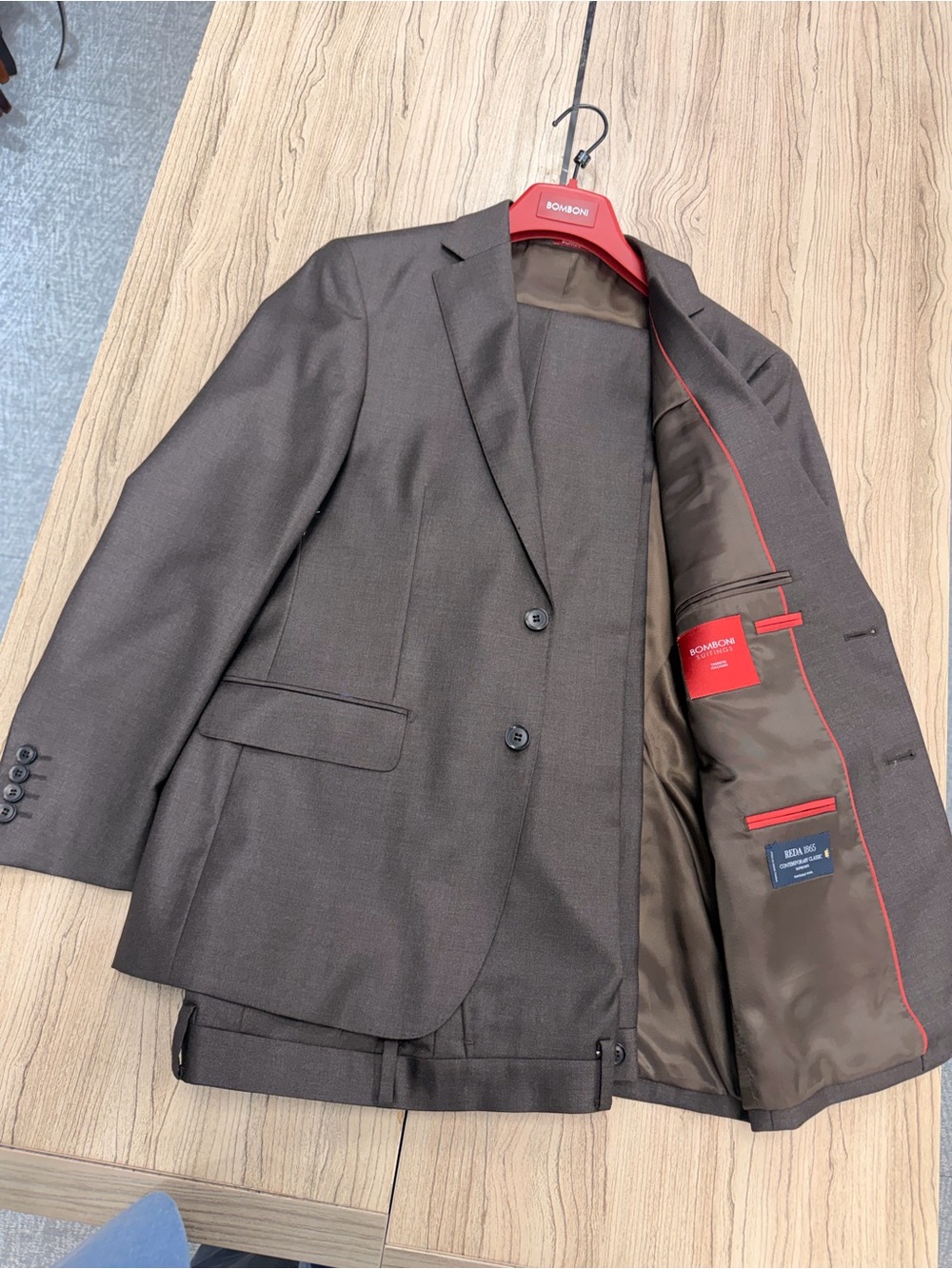 Men's Brown Two-Piece Blazer Suit - Picture 4 of 4